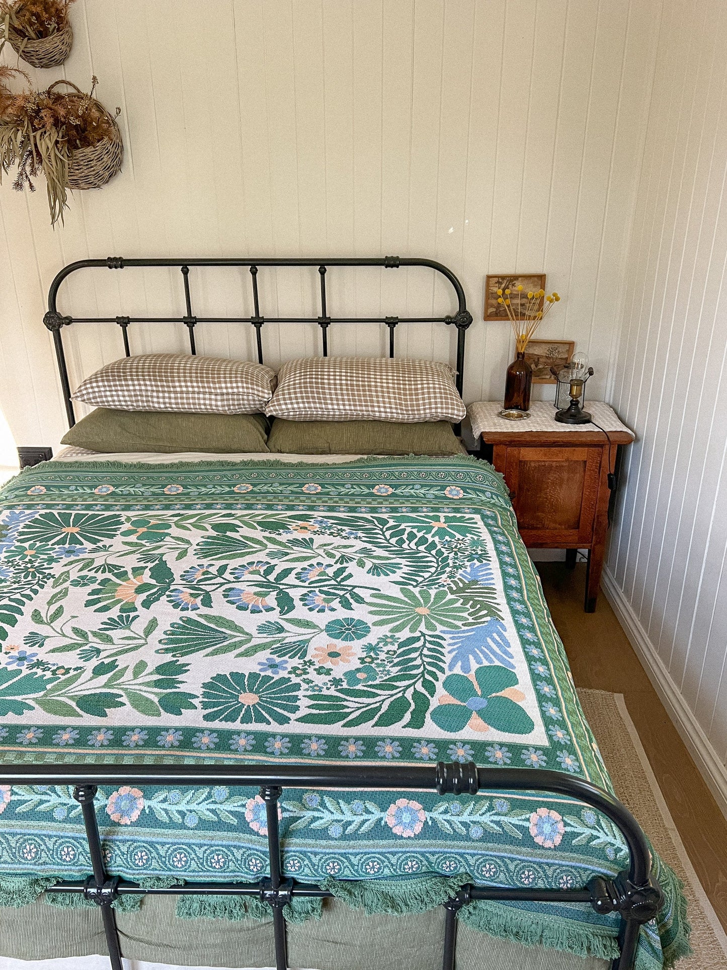 The Dahlia Green Rug